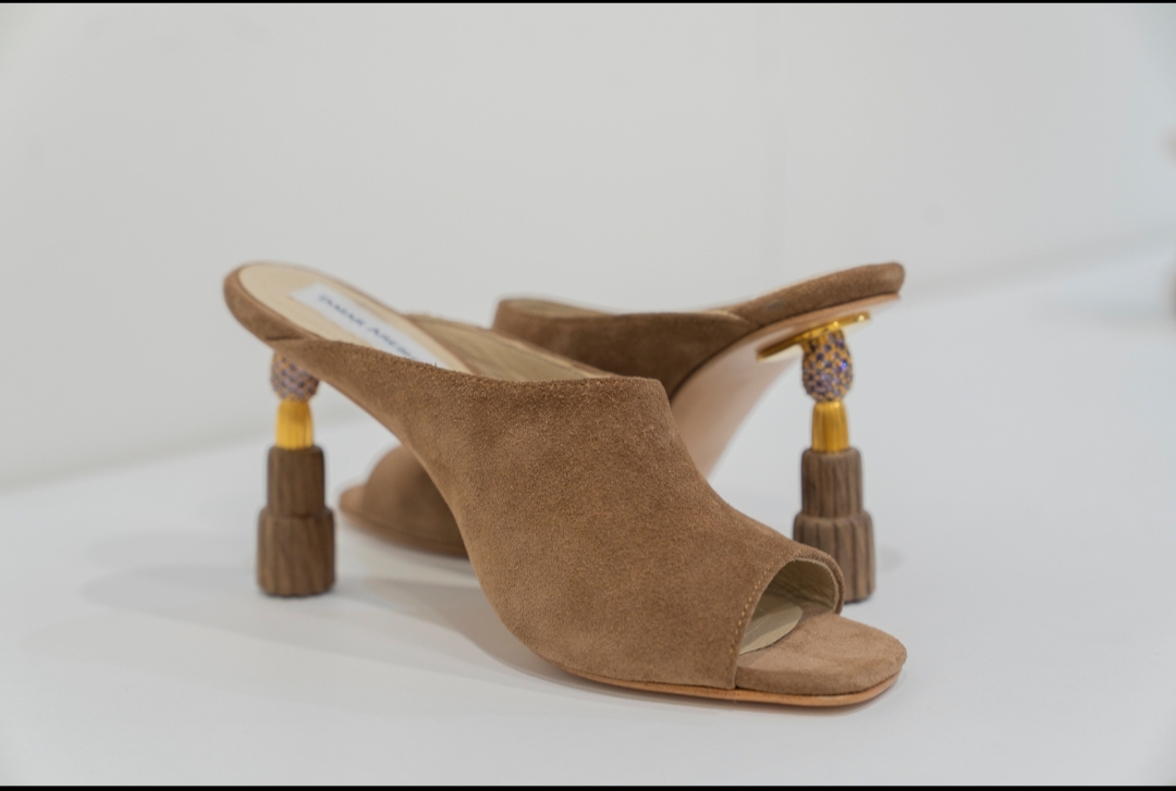 Suede mule with Blossfeldt heel