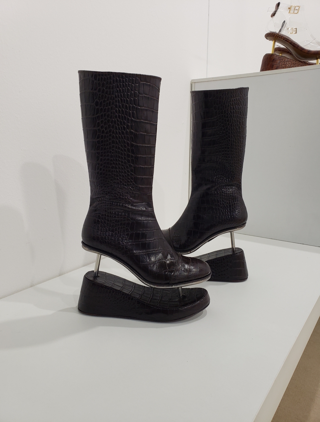 Brown crocodile levitating sandal